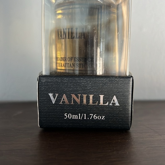 Fragrance diffuser with rattan reeds NIB. - Picture 3 of 6